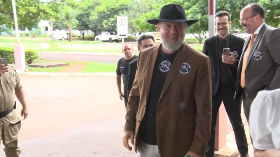 ‘Prisão sem pé, nem cabeça’, afirma Mauro Carlesse ao deixar o Quartel da PM em Palmas