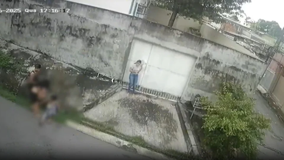 Mulher é atacada a ‘tesouradas’ durante briga em Manaus