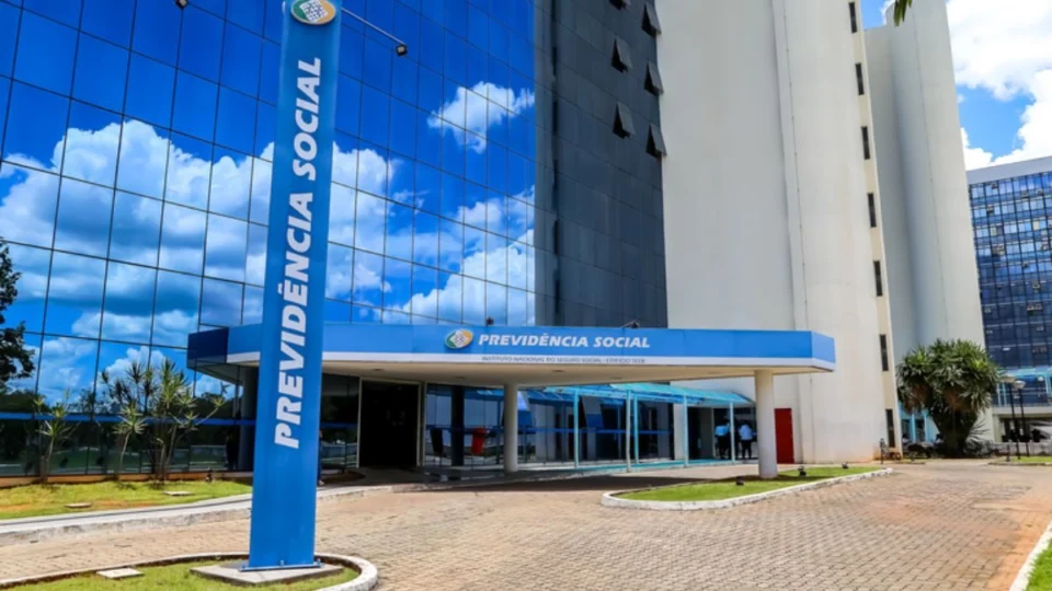 INSS adota ação para reduzir filas e agilizar análise de perícias e aposentadorias