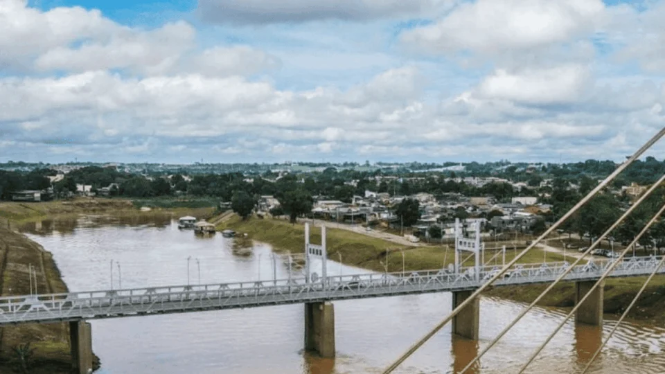 Chuva intensa faz Rio Acre subir seis metros em 24 horas e afeta famílias em Epitaciolândia