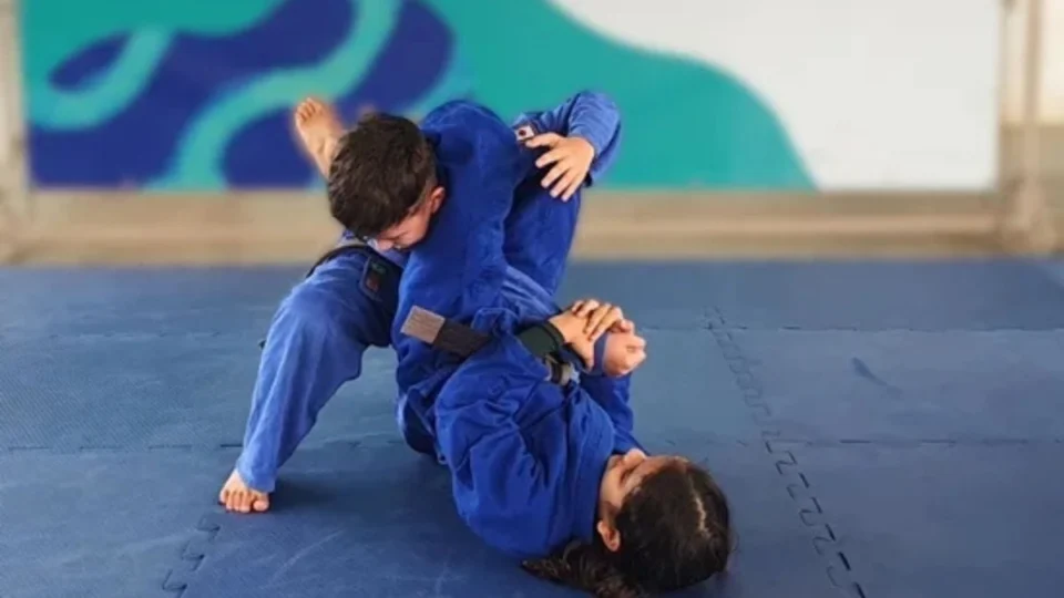 Projeto Pequeno Samurai oferece aulas gratuitas de Jiu-jitsu para crianças e adolescentes em Ariquemes (RO)