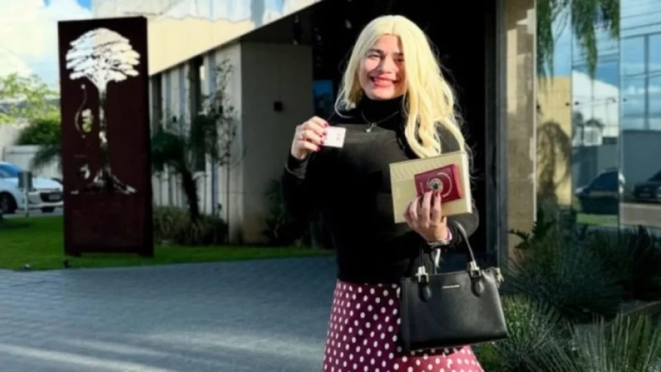 Rondônia tem a primeira advogada trans com nome social incluído na carteira da OAB