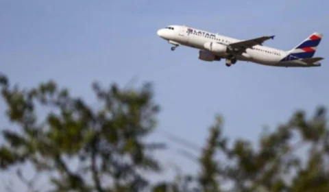 Saiba como obter 80% de desconto em passagens aéreas para acompanhantes de autistas e PcDs