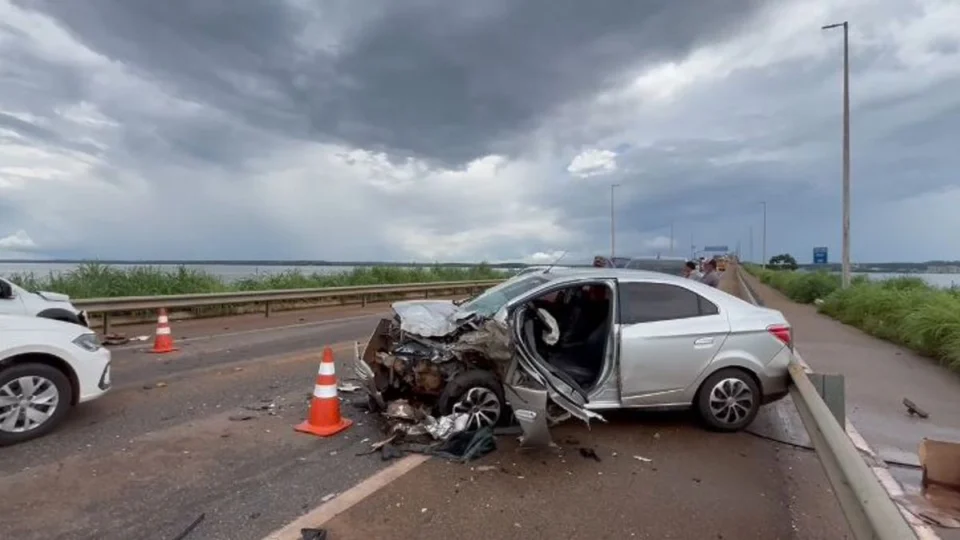 Acidente na ponte Governador José Wilson Siqueira Campos paralisa trânsito