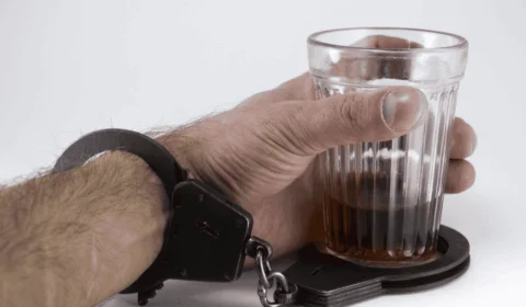 Dia do Combate ao Alcoolismo (18/2): frases para refletir e conscientizar