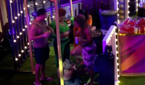 Beijo de Aline e Thamiris: vídeo mostra momento exato durante festa no BBB; confira