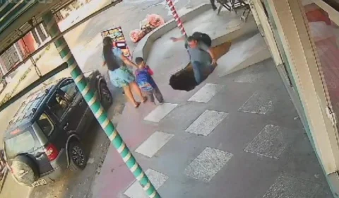 Buraco se abre em calçada e ‘engole’ homem na zona Norte de Manaus; veja vídeo