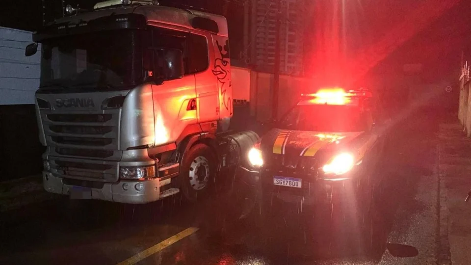 Homem furta caminhão em posto de combustível em Palmas