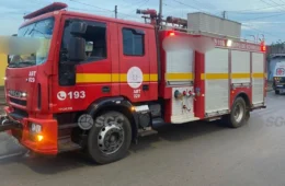 VÍDEO: casa de madeira é destruída por incêndio no Centro de Porto Velho