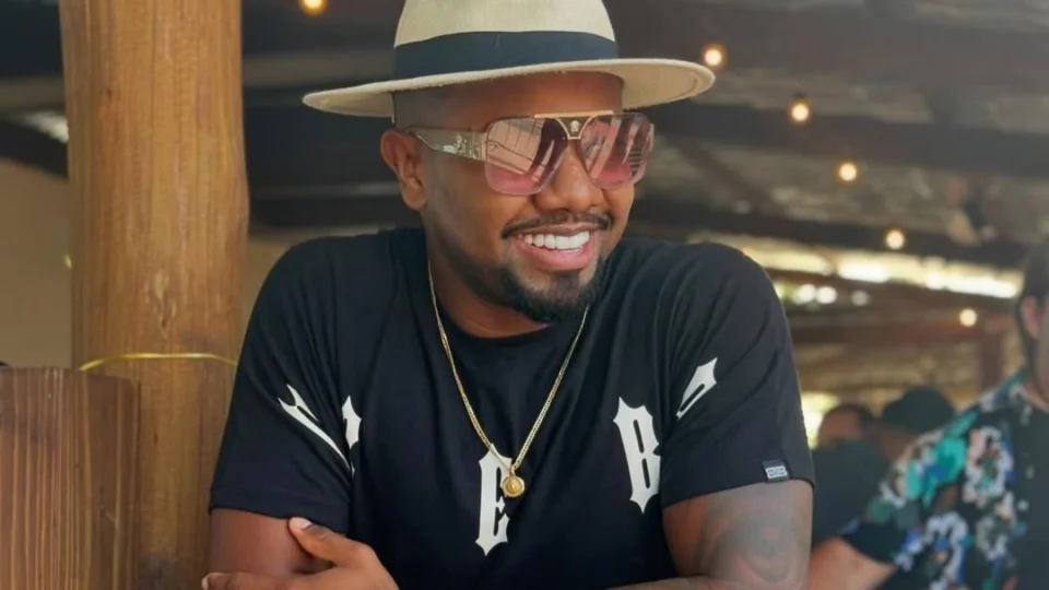 Davi Brito lamenta falta de trabalhos no Carnaval: ‘minha vida não acabou’