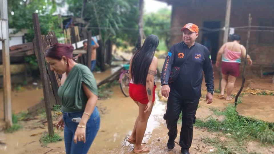 Cinco famílias foram removidas de áreas alagadas após forte chuva de Porto Velho