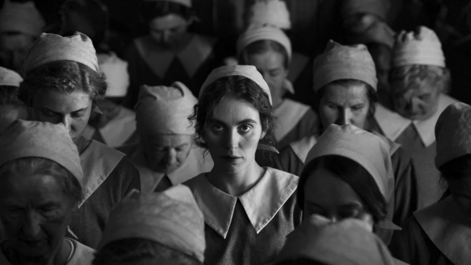 ‘A Garota da Agulha’: onde assistir? Conheça rival de ‘Ainda Estou Aqui’ no Oscar