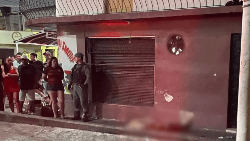 Homem é morto a tiros na frente da filha enquanto assistia a jogo de futebol em Manaus