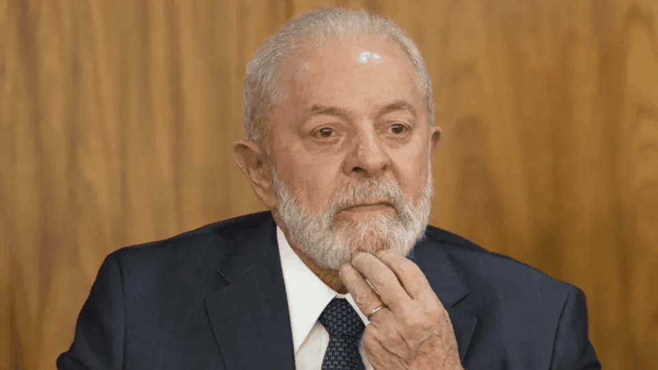 Aprovação do governo Lula cai para 24% e atinge menor nível, aponta Datafolha