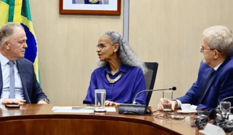 Ministra Marina Silva aparece com novo visual e chama atenção durante reunião