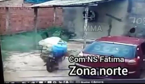Motoqueiro perde o freio e bate em parede de casa em Manaus; veja vídeo