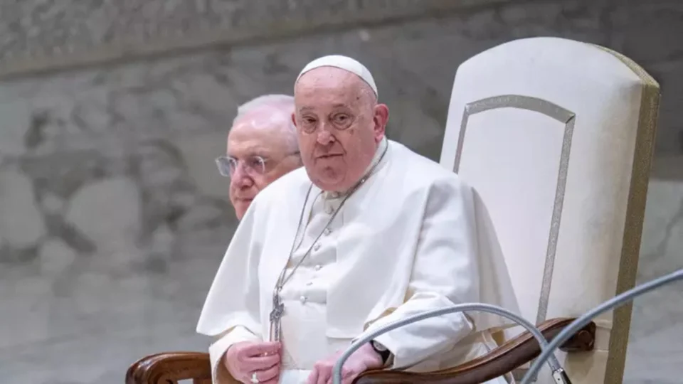Apesar de grave, quadro de saúde do Papa Francisco tem ‘leve melhora’