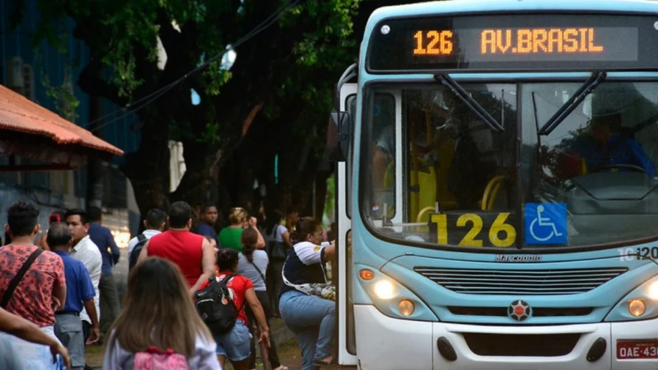 Passagem de ônibus em Manaus continua R$ 4,50 após decisão da Justiça; entenda