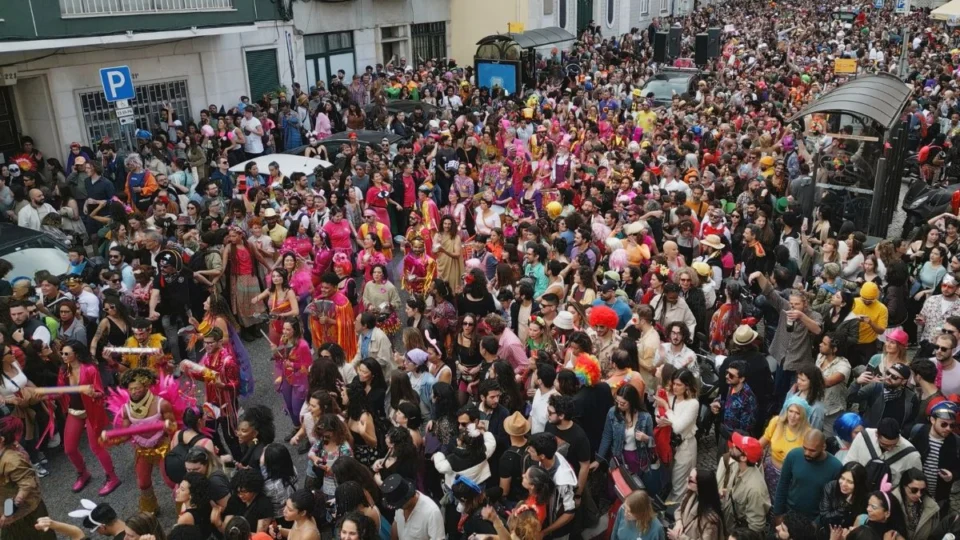 Polícia flagra cerca de 30 ‘presos’ pulando Carnaval em Porto Velho
