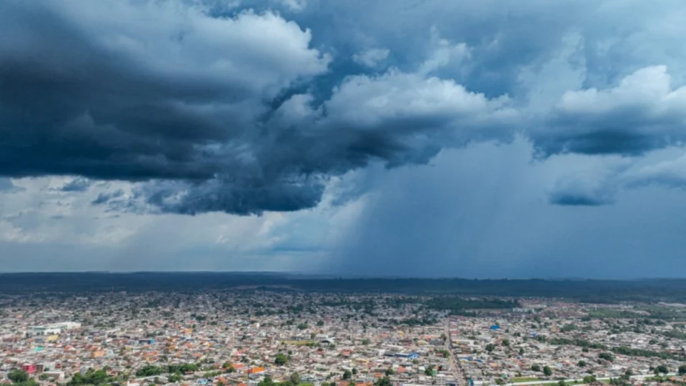 Porto Velho emite alerta de chuvas fortes e risco de alagamentos; saiba como se proteger