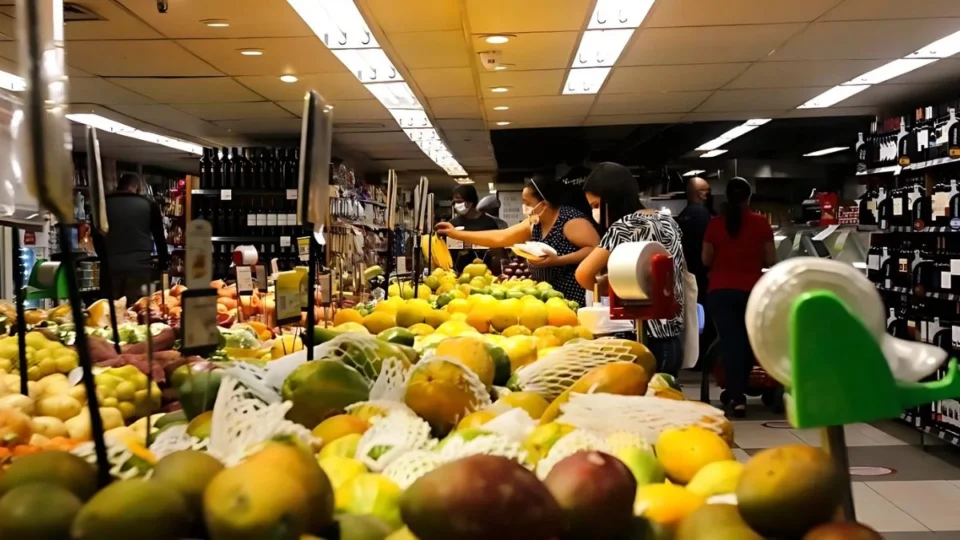 Preço dos alimentos deve cair, diz ministro do Desenvolvimento Agrário