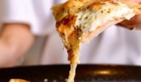 Confira como fazer uma massa de pizza caseira fácil e deliciosa