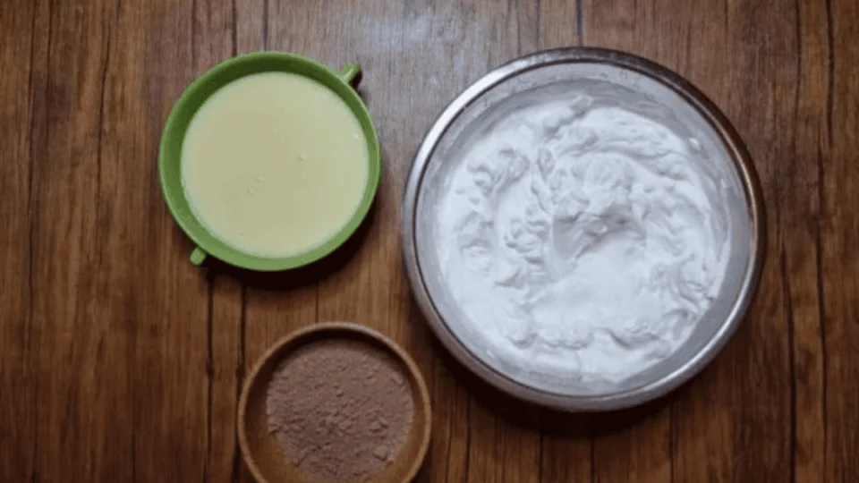 Receita fácil de sorvete de Nutella cremoso com dois ingredientes