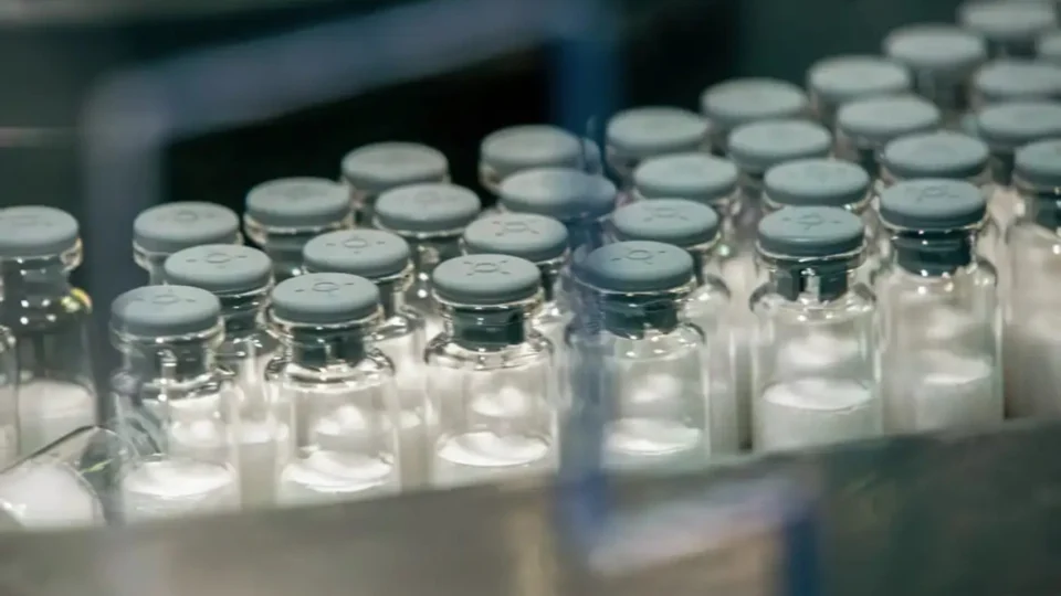 Governo anuncia produção em larga escala da vacina nacional contra a dengue