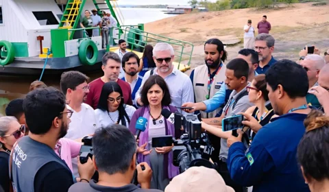 Em Manaus, ministra da Saúde anuncia investimentos para comunidades ribeirinhas