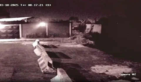 Casa é ‘engolida’ por barranco no bairro Cidade Nova, em Manaus; veja vídeo