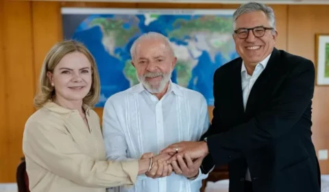 Padilha e Gleisi Hoffman iniciam passagem de comando na SRI; confira agenda trabalhada