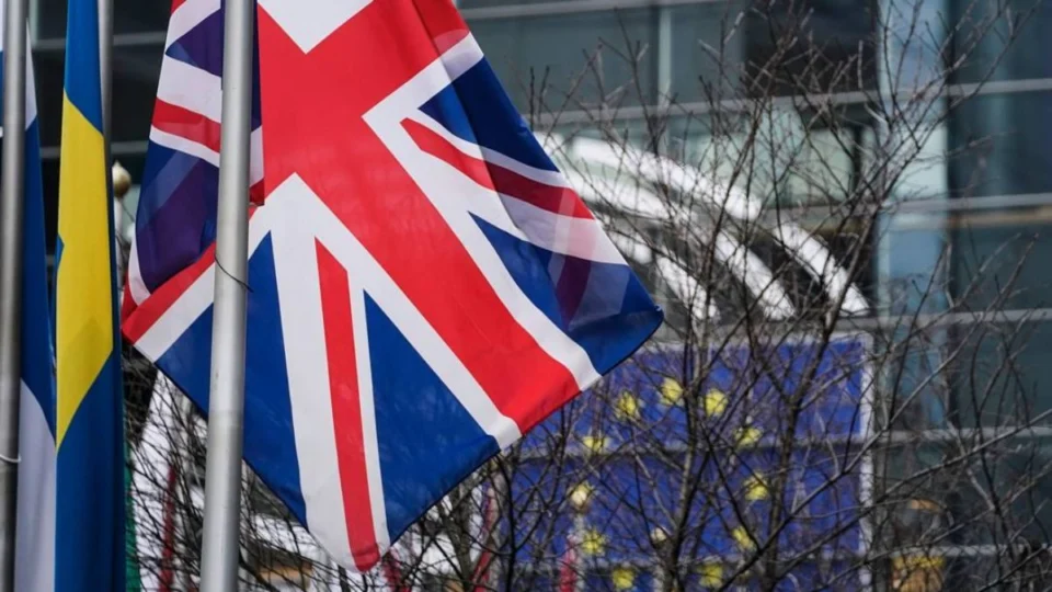 Alunos do DF embarcam para intercâmbio no Reino Unido; saiba quando e como participar 