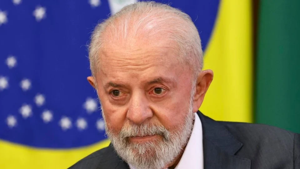 Pesquisa mostra que desaprovação do governo Lula se mantém em alta; veja os números atuais