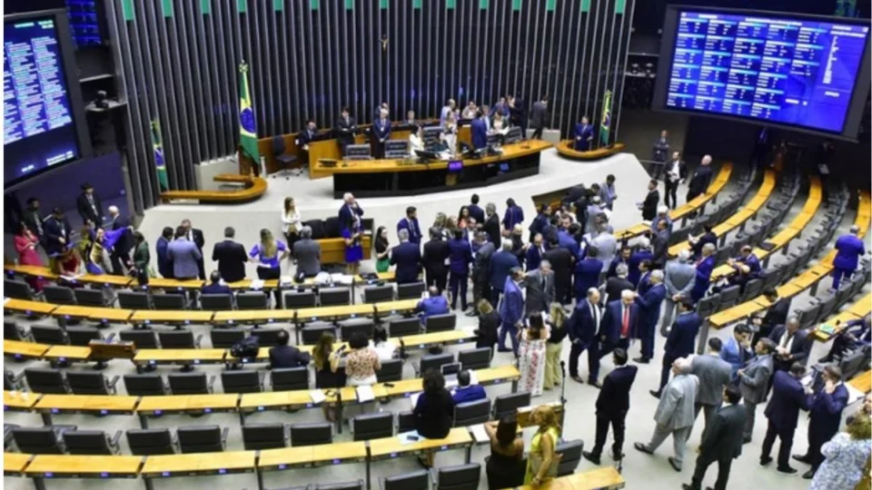 Restos a pagar: entenda projeto que revalida recursos orçamentários não pagos aprovado na Câmara