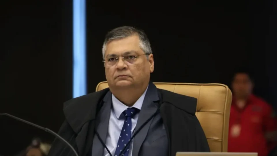 Flávio Dino vota e placar para condenação de Carla Zambelli chega em 4×0