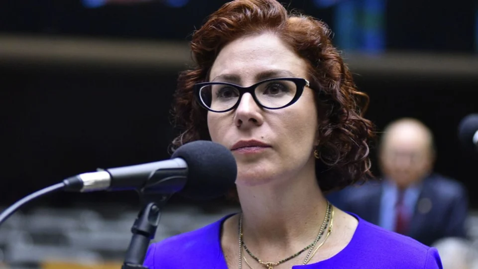 Mesmo com vista, STF forma maioria para condenar Carla Zambelli; saiba quem votou