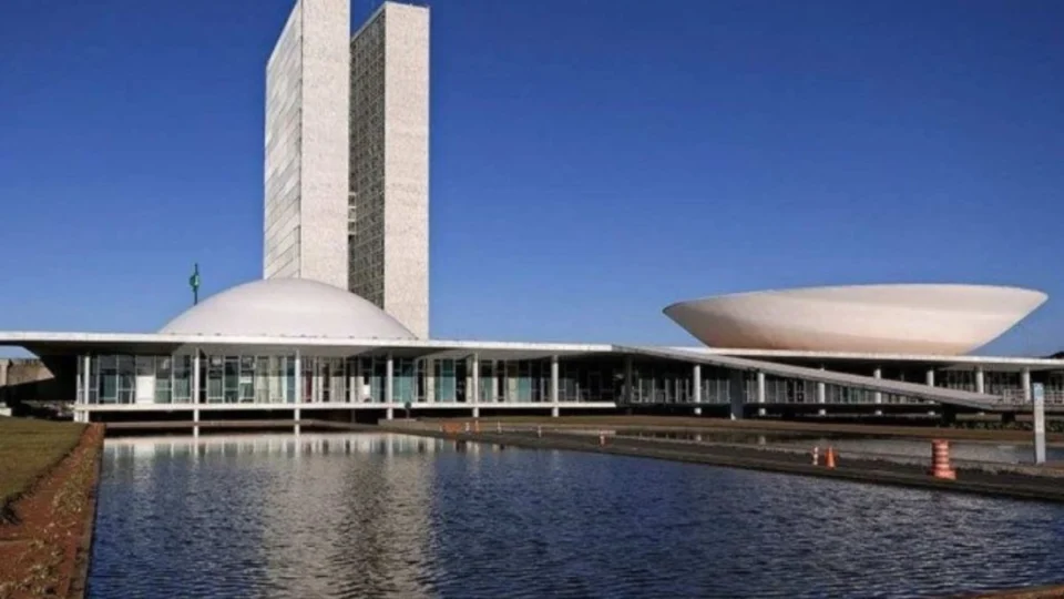 Oposição reage e tenta barrar aumento do IOF no Congresso