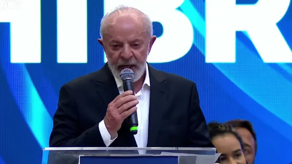 VÍDEO: Lula dá resposta afiada a Donald Trump! Veja o que disse o presidente