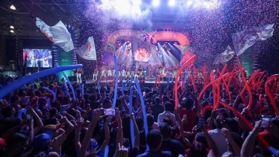 Carnaboi reúne mais de 27 mil torcedores do Caprichoso e Garantido em Manaus