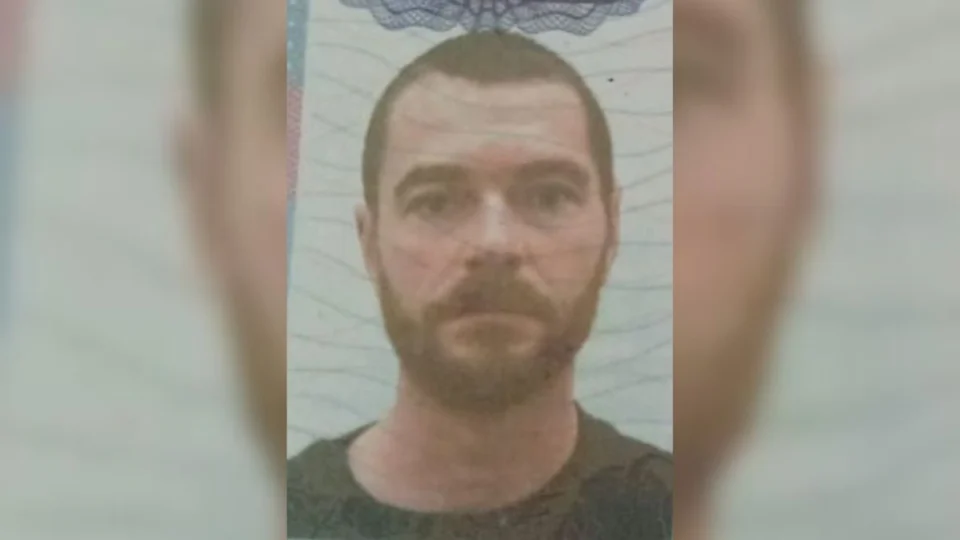 IML aguarda por familiares de americano morto ao cair de hotel em Manaus; corpo pode ser enterrado como indigente