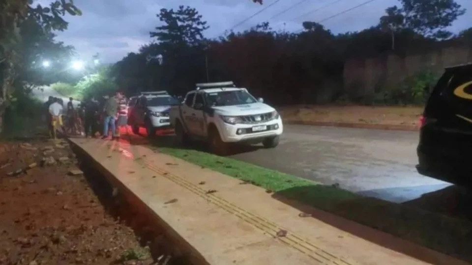 Crianças encontram cadáver com as vísceras expostas dentro de rio em Vilhena, RO