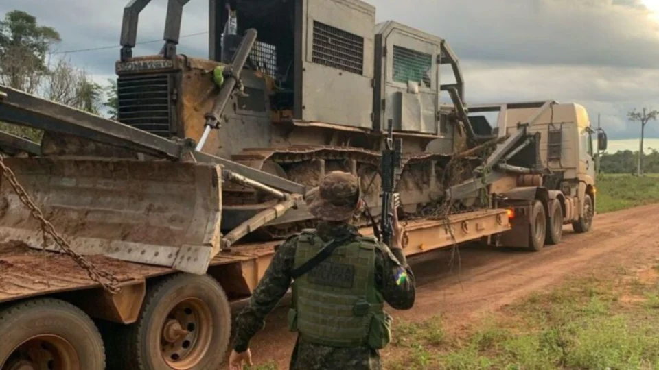 Crimes ambientais em Rondônia: operação resulta em 17 prisões e apreensões de tratores