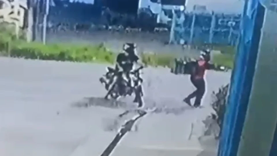 VÍDEO: dupla disfarçada de entregadores assalta trabalhadores na zona Leste de Manaus