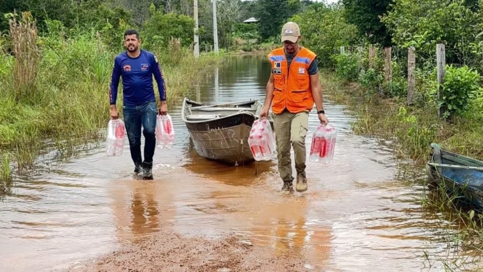 Famílias ribeirinhas afetadas pelo aumento do nível do Rio Madeira são atendidas em Porto Velho