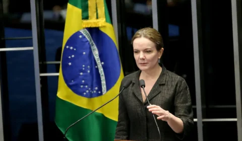 Gleisi Hoffman e Erika Hilton debatem PEC 6 x 1 nesta terça (25); proposta aguarda votação na CCJ da Câmara