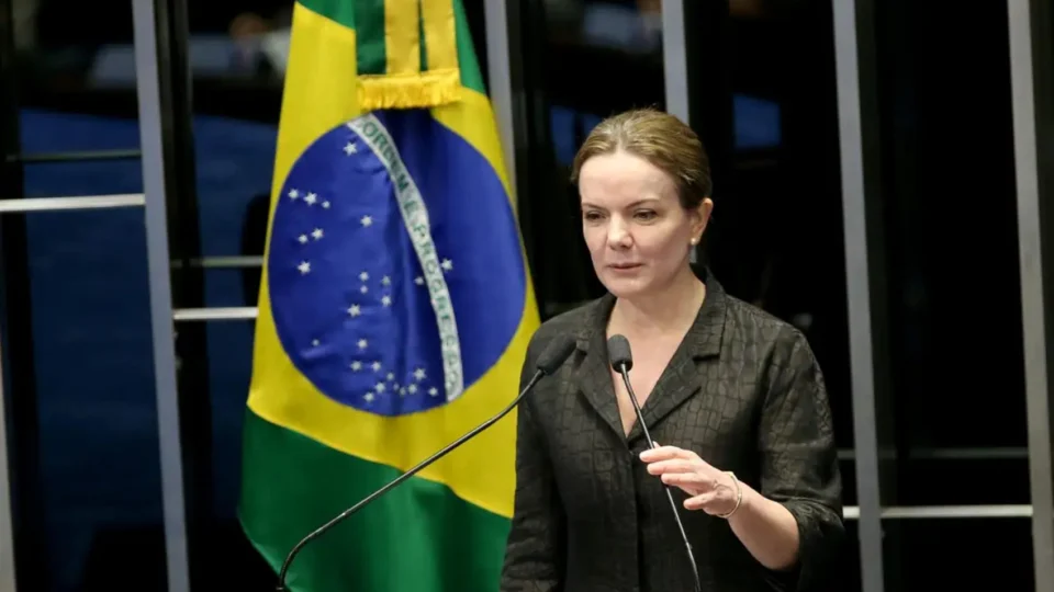 Gleisi Hoffman e Erika Hilton debatem PEC 6 x 1 nesta terça (25); proposta aguarda votação na CCJ da Câmara