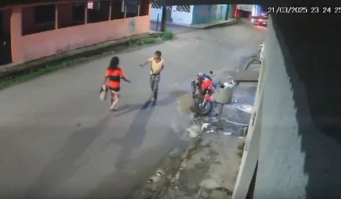 VÍDEO: homem é esfaqueado por companheira e pede ajuda em igreja na zona Norte de Manaus