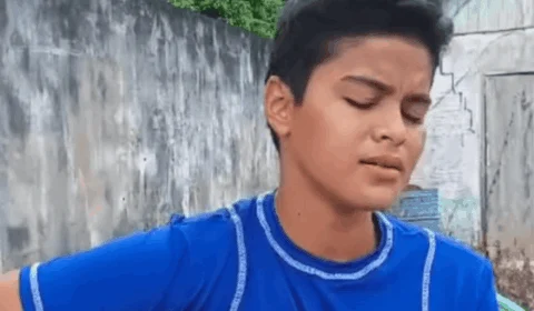 Vídeo: canta e encanta! Jovem de Sena Madureira sonha em ser cantor reconhecido