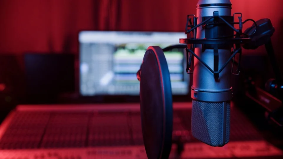 Ministério das Comunicações prorroga prazo para inscrições de rádios comunitárias; confira