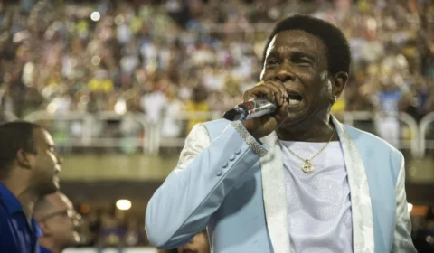 ‘Dever cumprido’: Neguinho da Beija-Flor se despede após 50 anos; veja vídeo